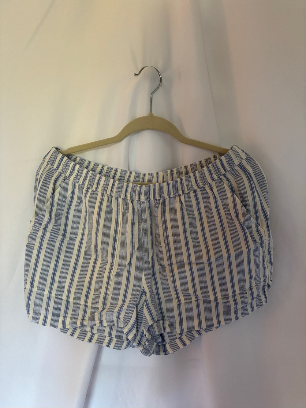 Universal Thread Blue and White Striped Women's Shorts